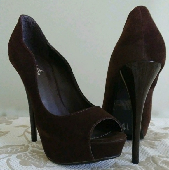 Qupid Shoes - Chocolate Suede Open-Toe Pumps